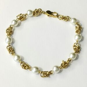 White  Pearl gold fill  bracelet 🆕